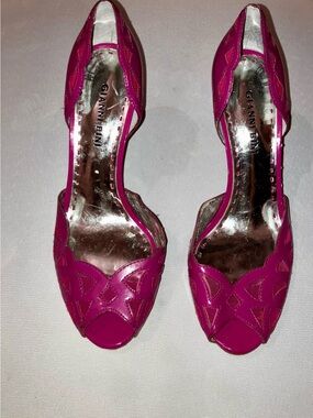 Gianni Bini magenta pink mesh cut-out leather peep toe pumps size 7.5